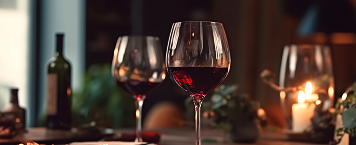 Stunning Red and White Burgundy for your Christmas table